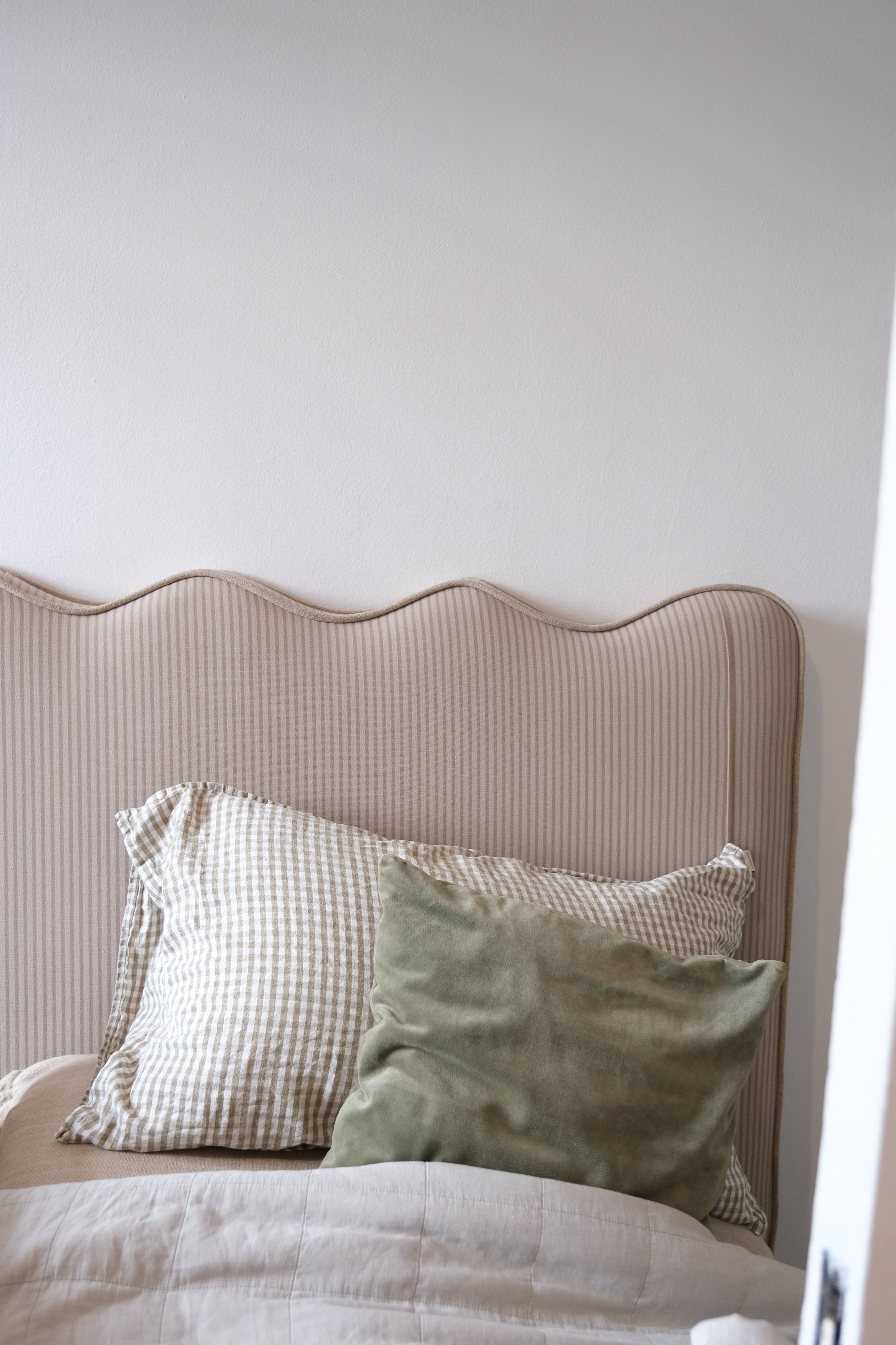 The Wavy Headboard (different fabric options)