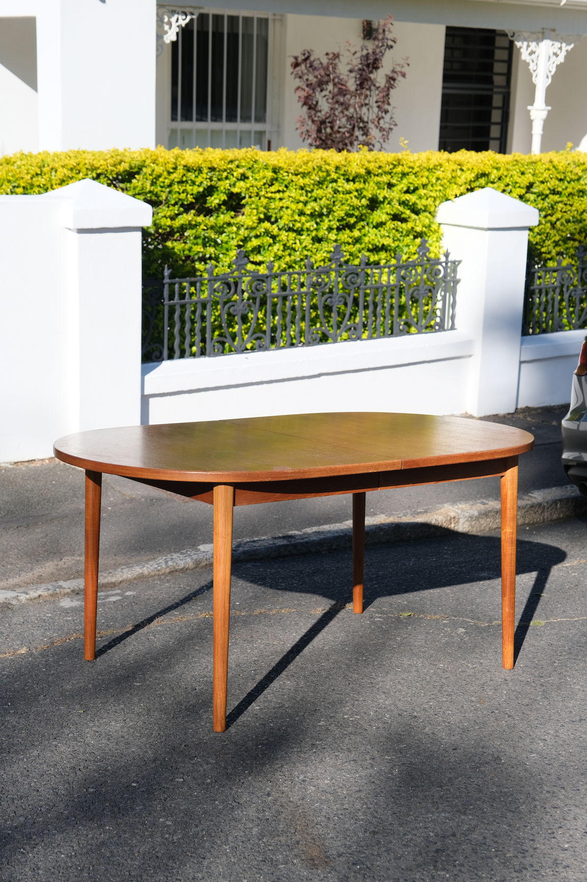 Mid-Century Modern extendable dining table I 6 to 10 seaters