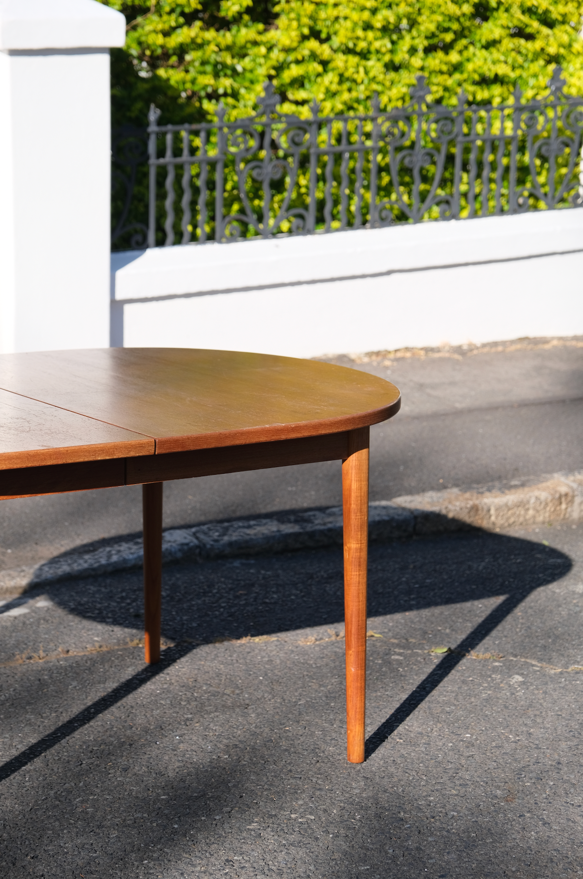 Mid-Century Modern extendable dining table I 6 to 10 seaters