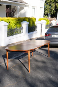 Mid-Century Modern extendable dining table I 6 to 10 seaters