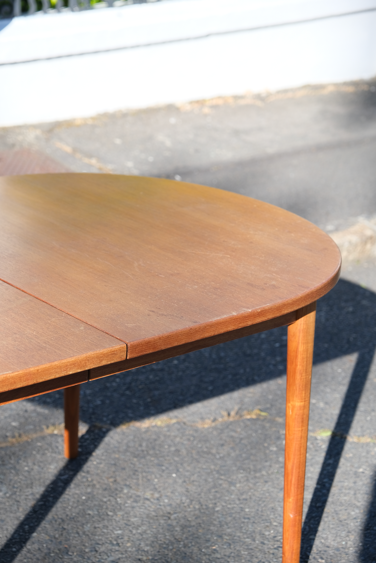 Mid-Century Modern extendable dining table I 6 to 10 seaters