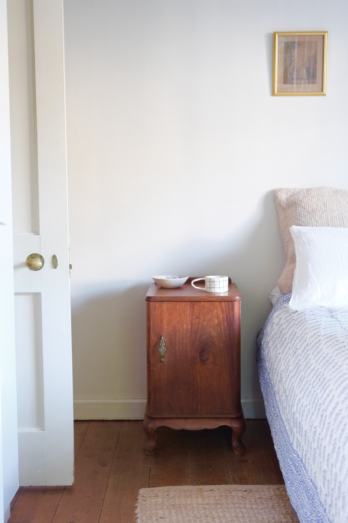 Antique cabinet with ball legs