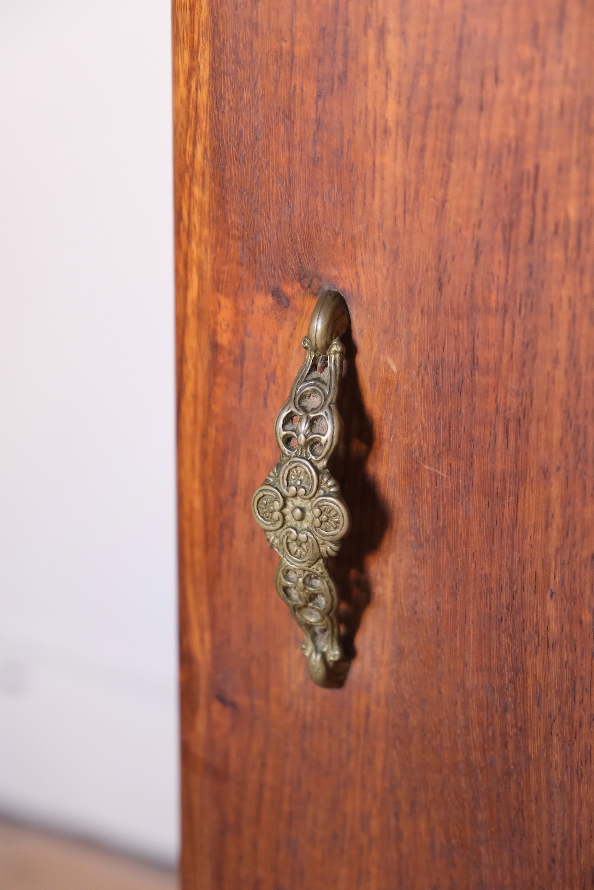 Antique cabinet with ball legs