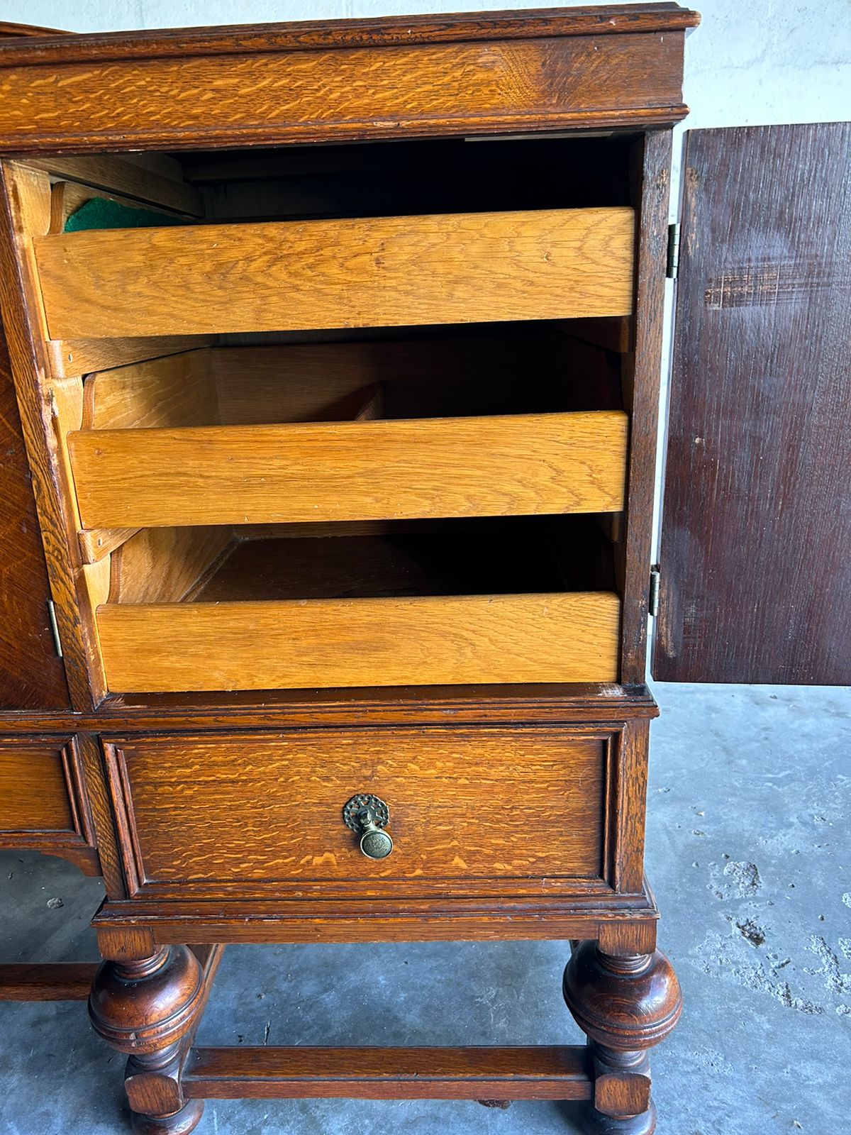 1910-1920's original Belweb serving oak sideboard I 📍 Rosebank, CPT