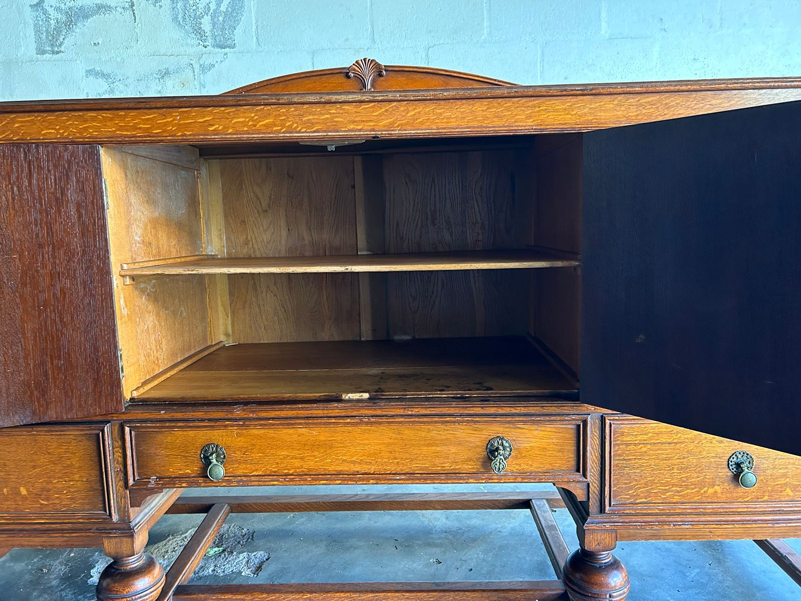 1910-1920's original Belweb serving oak sideboard I 📍 Rosebank, CPT