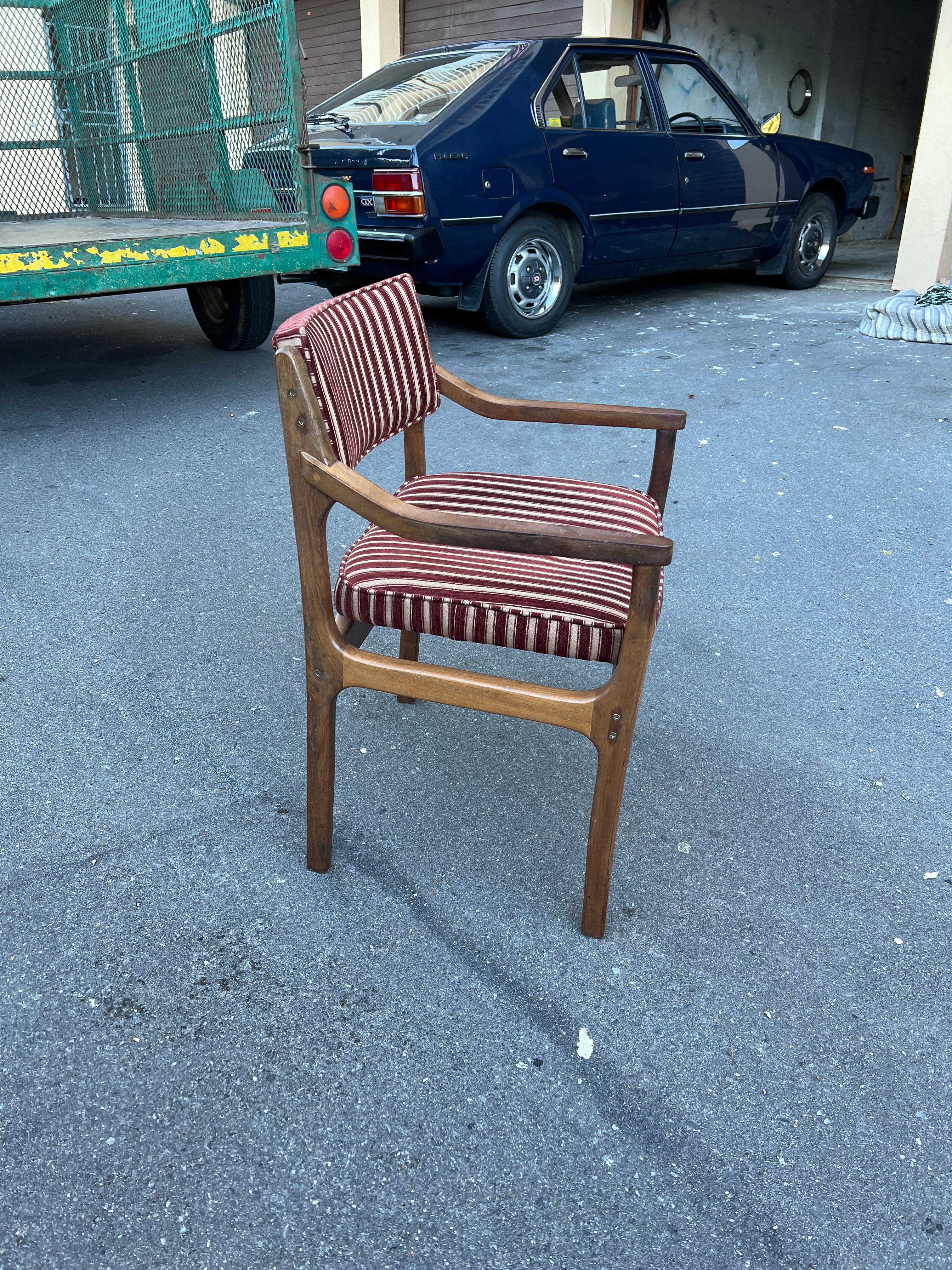 Set of 6 kiaat wood dining/armchairs