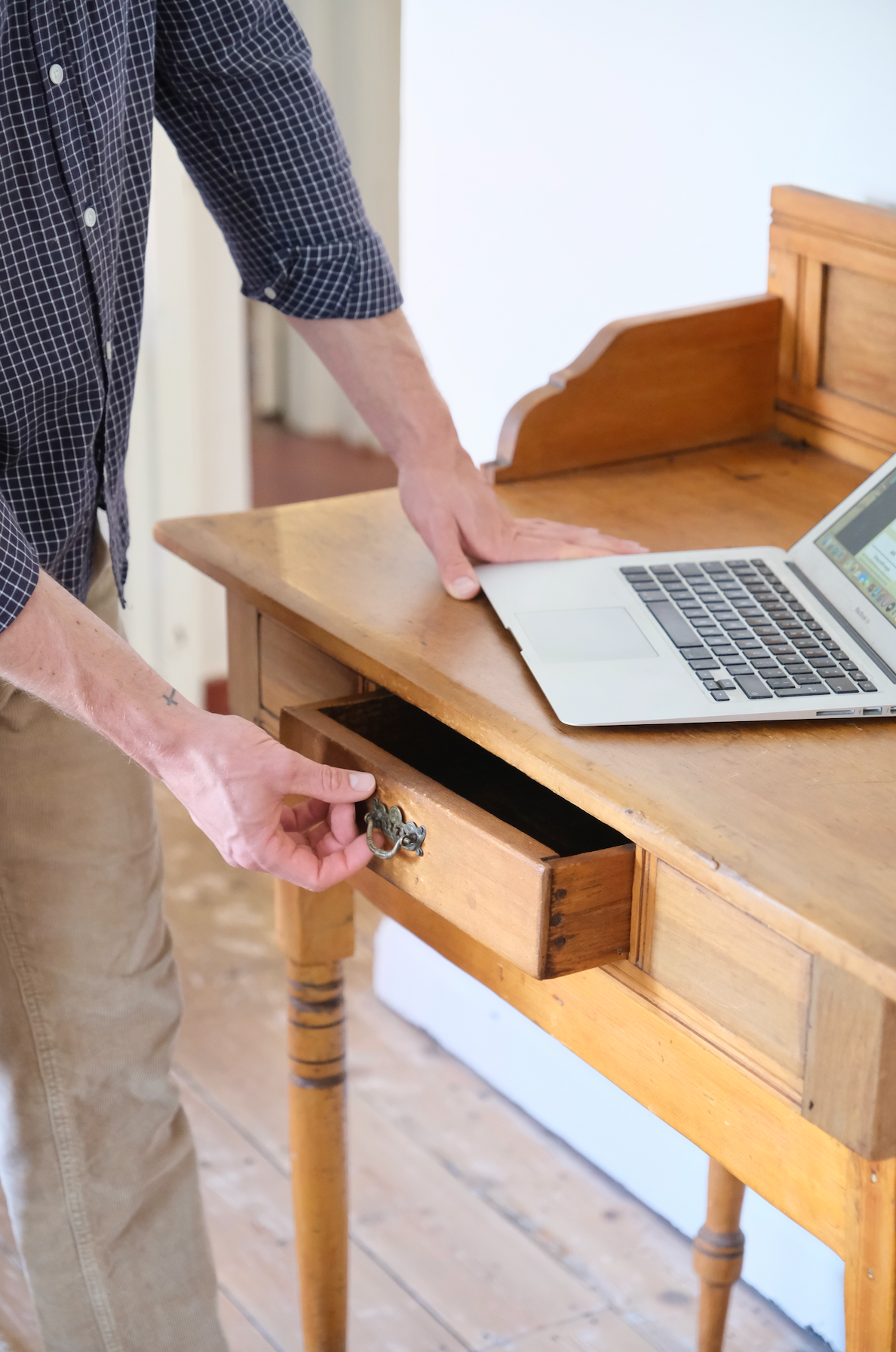 Wooden desk with carved legs