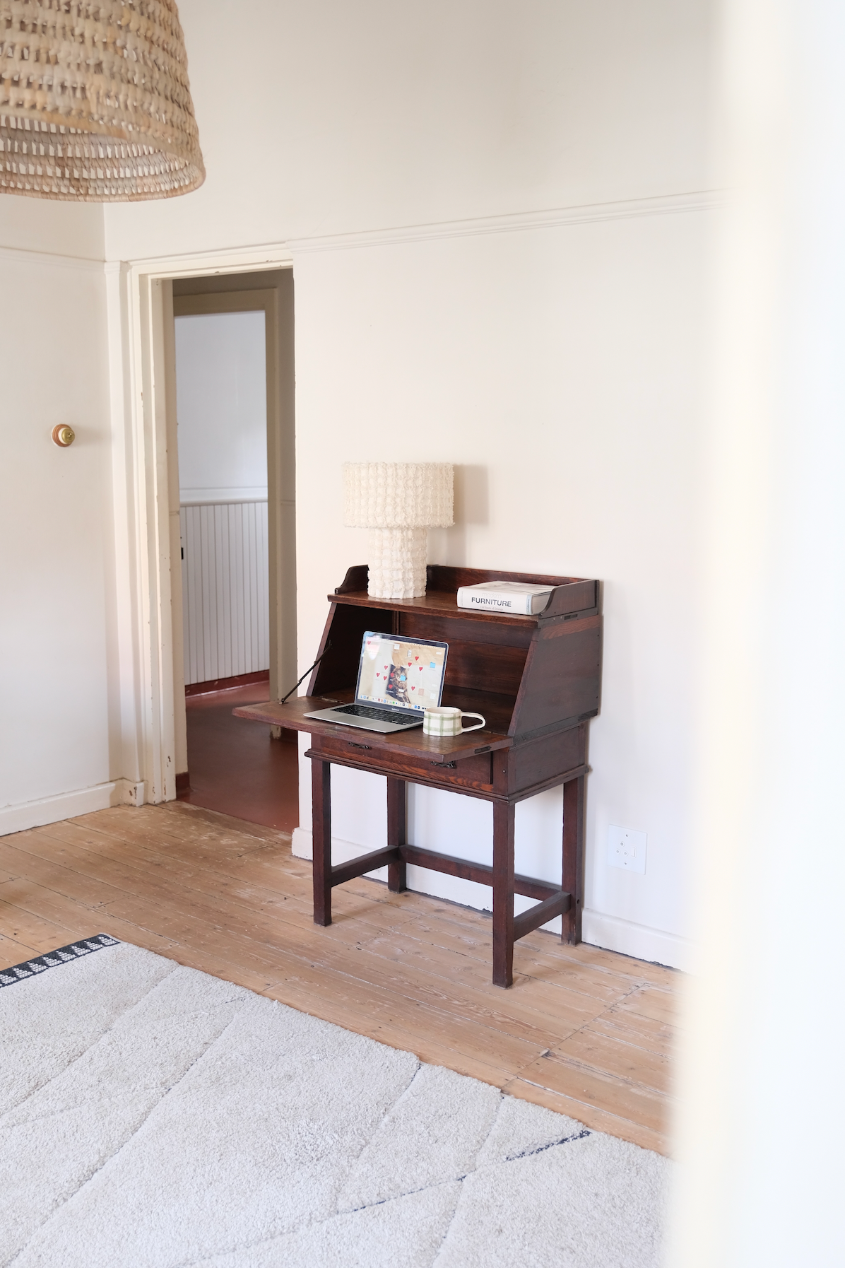 Writing desk / Secretaire bureau with drawer