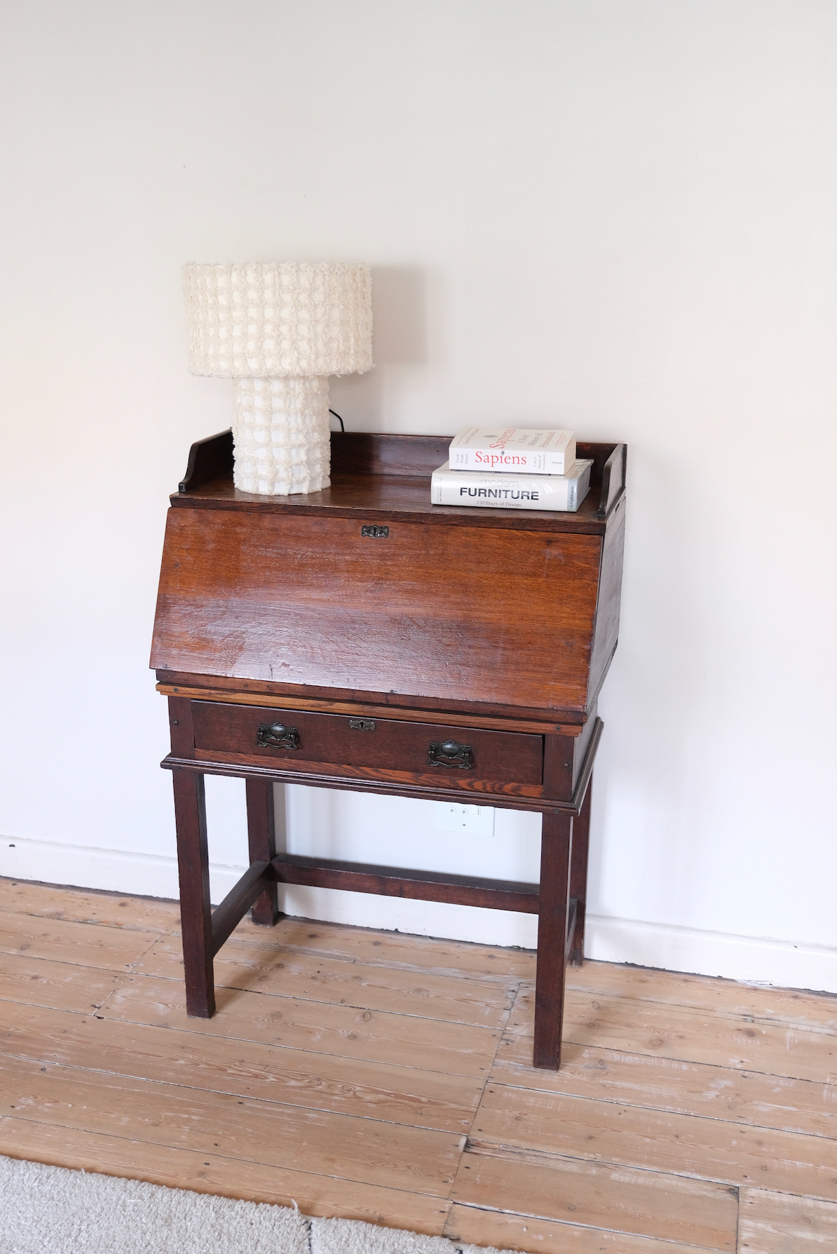 Writing desk / Secretaire bureau with drawer