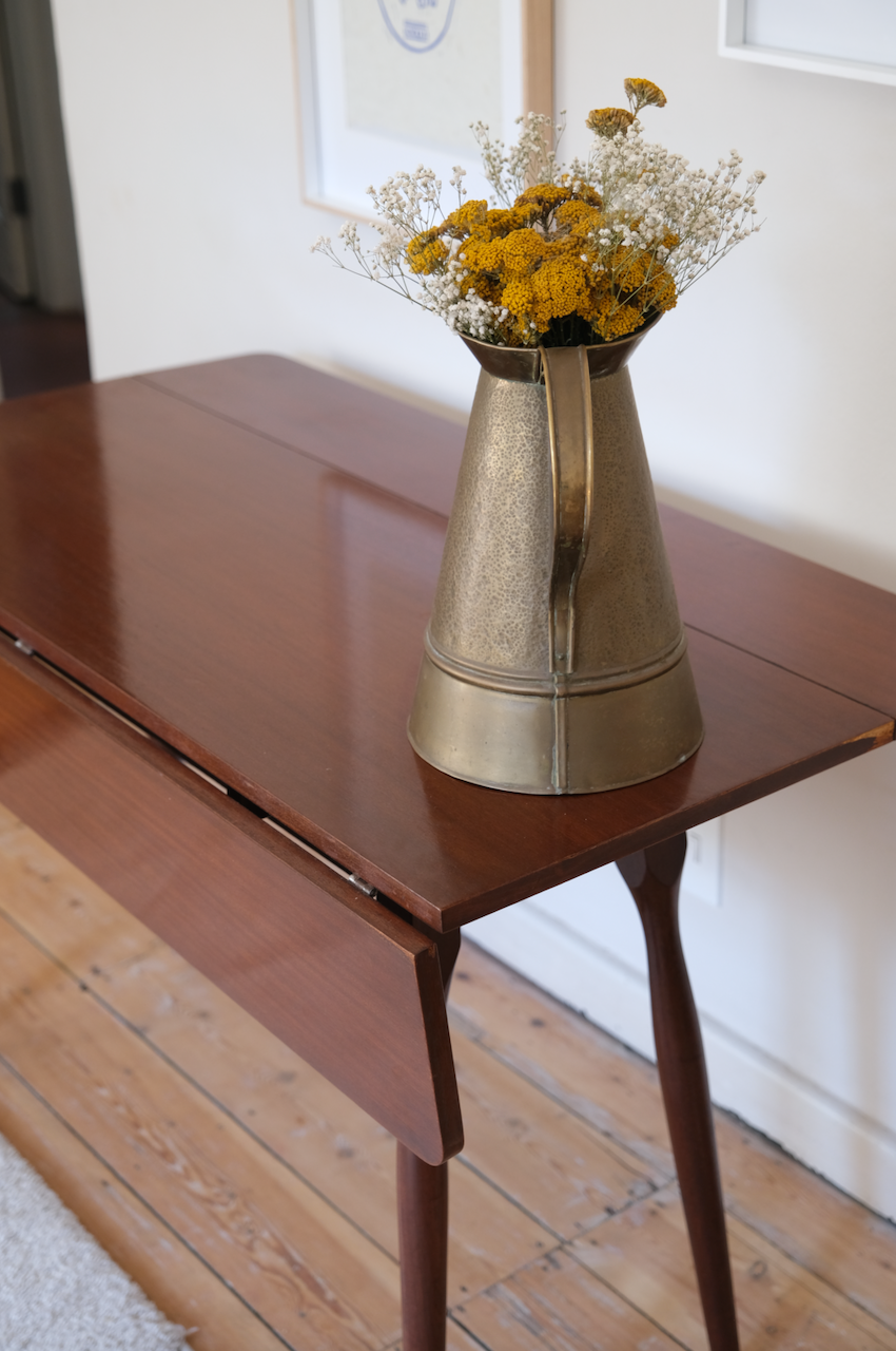 Drop leaf Mid-Century Modern table