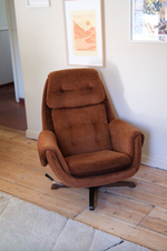 Load image into Gallery viewer, Swivel 60&#39;s burnt orange velvet chair
